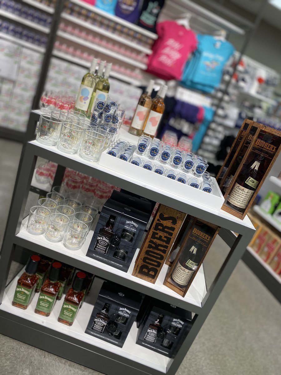 ZGallo's tweet photo. However you choose to celebrate, make #780 your #DerbyDestination2020 
Special thanks to @stevenpoynter13 for your excellent VM fill-in support! Spectacular work!
#kentuckyderby #target @KelleyHeller12 @tfarmer216 https://t.co/RMgwMczXyP
