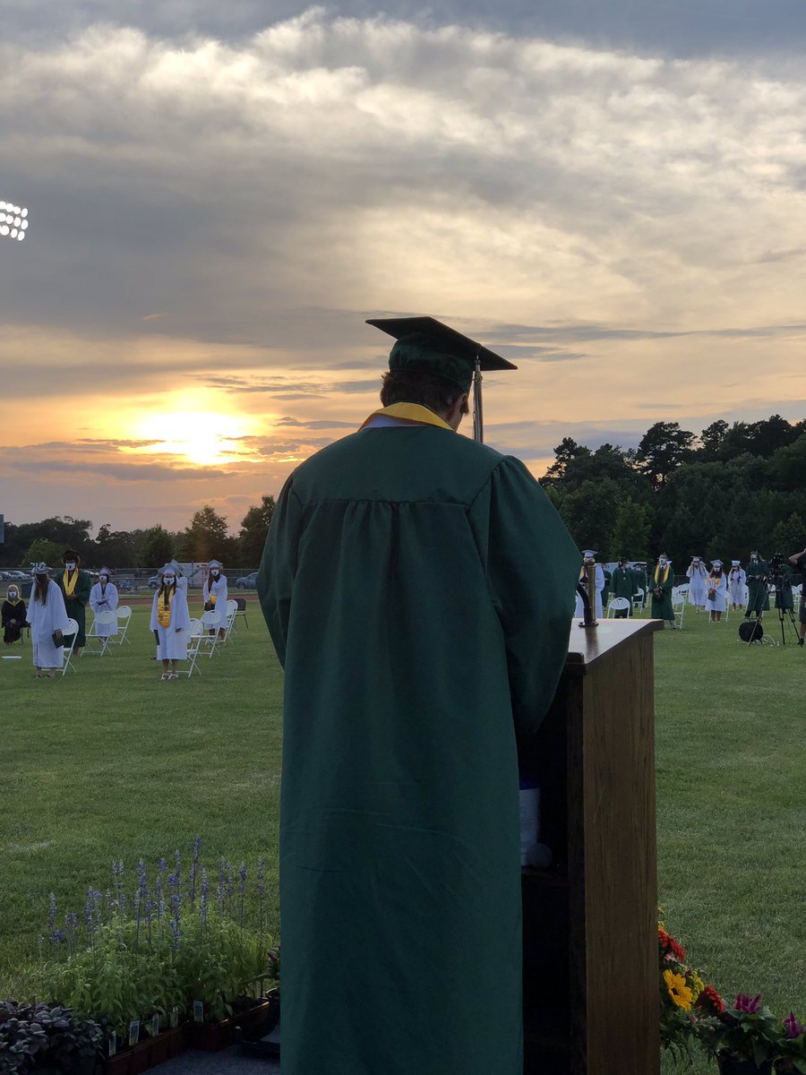 SenecaFamily's tweet photo. Congratulations #SenecaFamily  #Classof2020 graduates of the first ceremony! @seneca_2020 https://t.co/Rgt19ztWeC