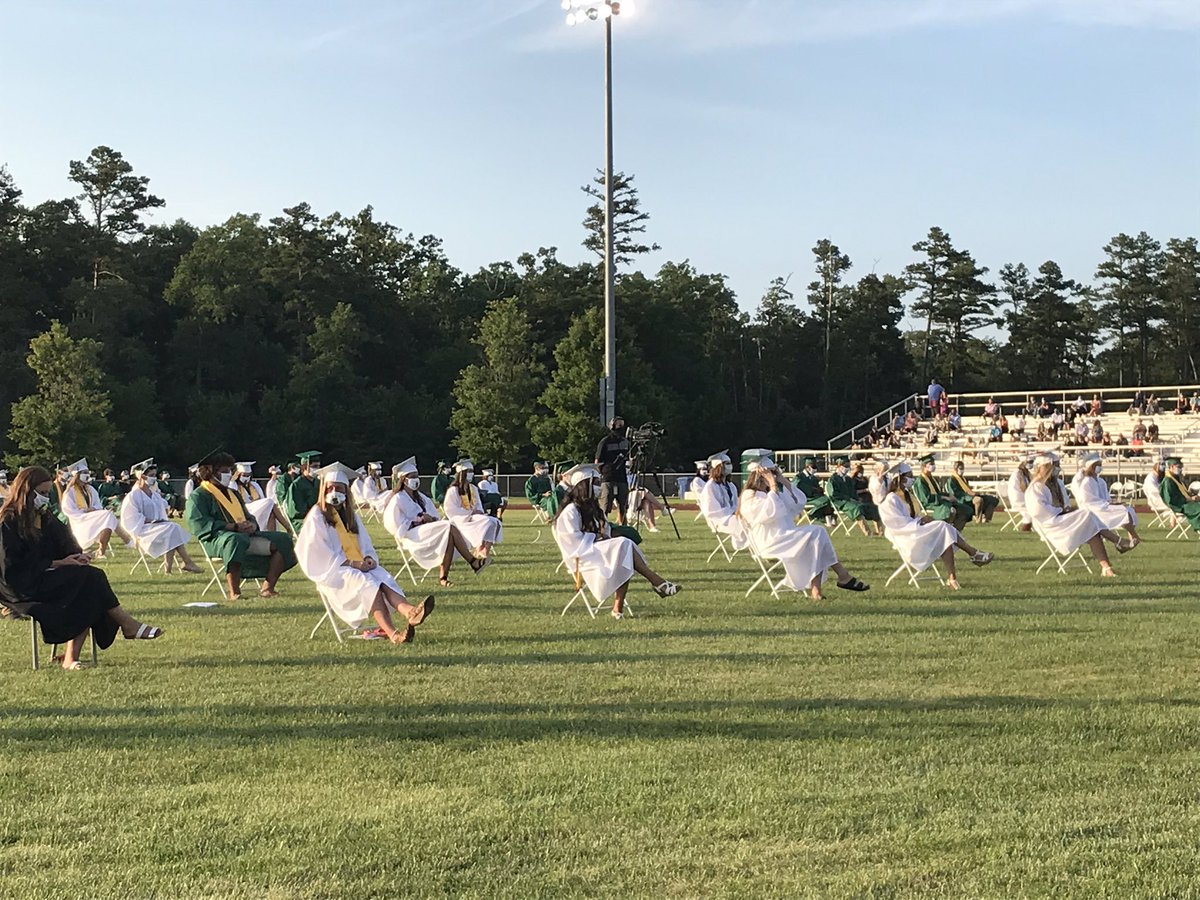 SenecaFamily's tweet photo. Congratulations #SenecaFamily  #Classof2020 graduates of the first ceremony! @seneca_2020 https://t.co/Rgt19ztWeC