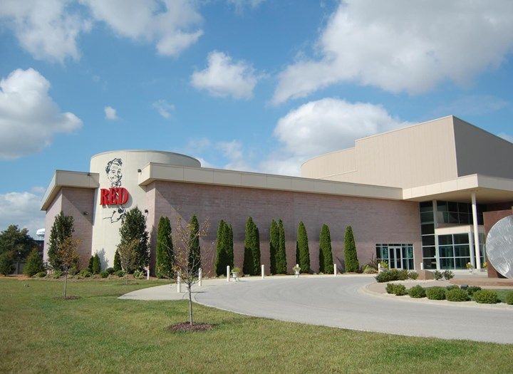 VisitIndiana's tweet photo. NEW DISCOUNT: The Red Skelton Museum of American Comedy in @VisitKnoxCounty is offering an exclusive discount as part of the #HHPromise. Get your free Hoosier Hospitality Pass to unlock deals from the museum and others!

Make the Promise and Get Discounts: https://t.co/tvLpnfBv8v https://t.co/w1TQt6gsUh