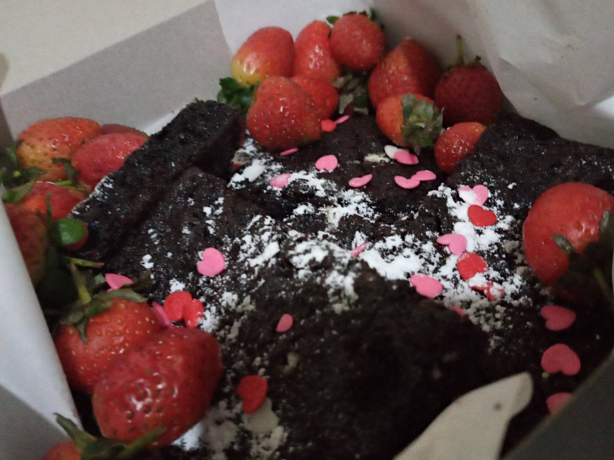 huginacupcake's tweet photo. Thank you @HomeRunZw for supplying us with fresh and quality strawberries for our brownie boxes!😍♥️

For all your fruits and veggies trust @HomeRunZw  to deliver convenience and quality to your doorstep. https://t.co/3AzVIgIcAs