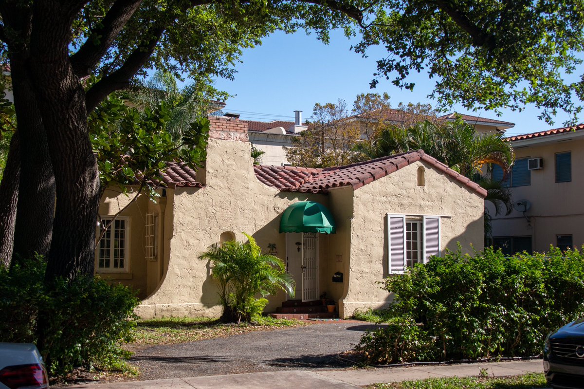 #NorthPonce is full of beautiful architectural gems - big and small! 

#CoralGables #MediterraneanArchitecture #CityBeautiful