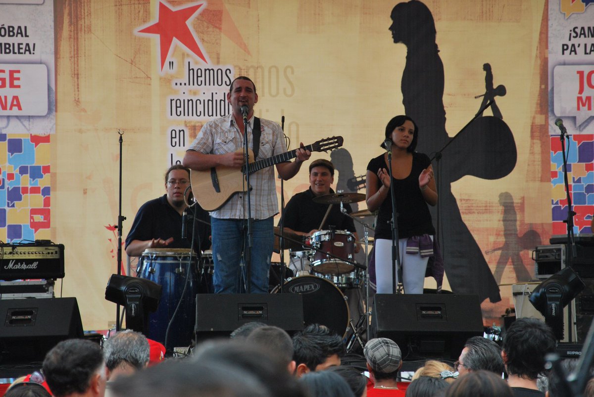 fcreadoresm's tweet photo. Hoy jueves de #tbt recordamos esta actividad en el 23 de Enero, San Cristóbal estado Táchira. ✊🏾✊🏾🇻🇪

Desde el 2010 comenzamos a hacer lo que decíamos, en el sentido más básico: practicar la unidad; eso fue "Revolucionaos en la Calle" https://t.co/xlbzPreNVy
