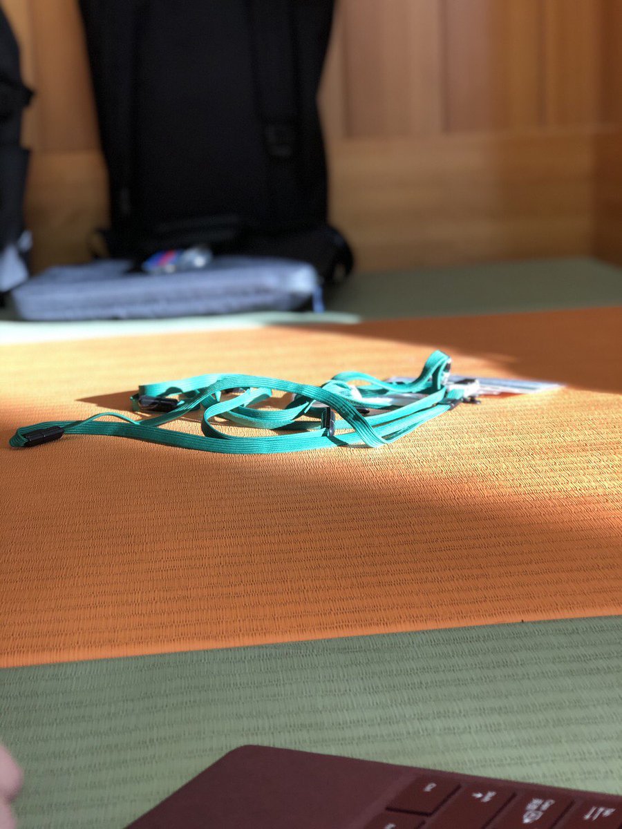 fieldtrainer's tweet photo. おはようございます🌞

昨日の勉強会はトレーニングについてでした！
1枚目で大きなエフポーズをしているはるたくんが、Field参加者ならわかる、緑の紐を写真にとっていたので載せます！
題名は、「陽の当たる場所に」だそうです☺️ https://t.co/frhbGMnz9u