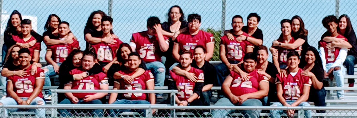 ELDO_FB's tweet photo. Congratulations to the El Dorado class of 2020. A special congrats to the Aztec football players. Go be great! #AztecEmpire #WIN #AztecsForever #ALLIN #CountOnMe #4AztecFs #Family @EDAztecs_HS https://t.co/vjQA1vhReJ