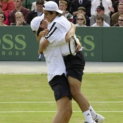miguelvallejom's tweet photo. #Tbt 🎾🇪🇨
Foto con el capitán histórico @CopaDavis @Raul_Viver 
Hoy se cumplen 20 años de aquella gesta histórica del #Catedralazo en #Winblendon ante Inglaterra,
Los Ecuatorianos vencieron a los Británicos 3 a 2 en la serie histórica  en el inicio del nuevo milenio. 
#CopaDavis https://t.co/s1TILrXx3E
