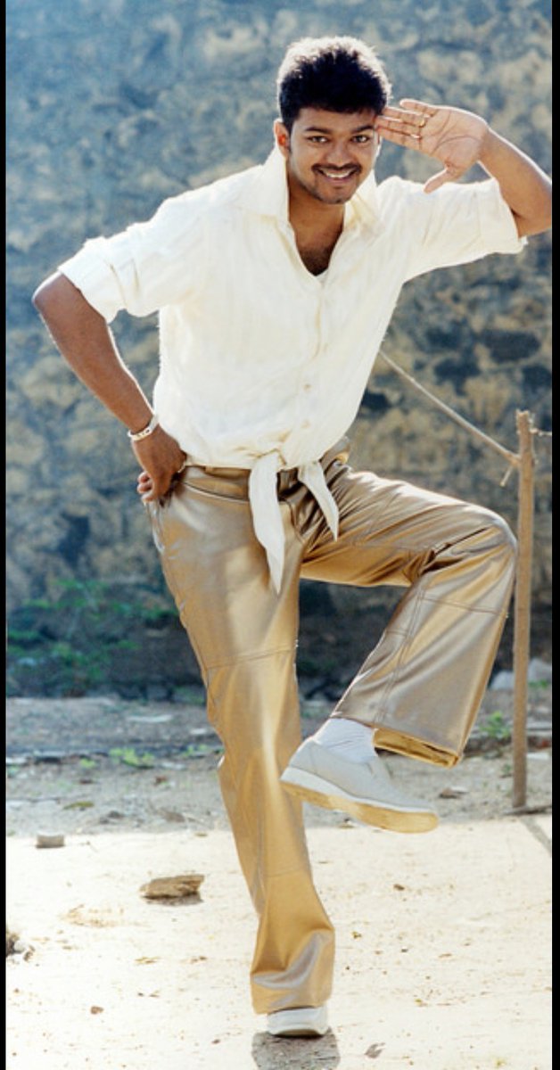 adagoniya's tweet photo. #Master @actorvijay Friday 💕 Good Morning Nanbas😍Hot Water,Stay Fit, Stay Safe 🙏தாம் தக்க தீம் தக்க தைய தக்க கூத்து நீயில்ல நானில்ல நாமுண்ணு மாத்து.ஒண்ணு ரெண்டு மூனு எண்ணுவதற்குள்ளே ,ஓடி போகும் காலம் நிற்காதே.சுற்றி வரும் பூமி சுற்றிவிடும் முன்னே சூரியனை தொட்டுவிடலாம் அதாலே🤫 https://t.co/RnCEjo5TeS