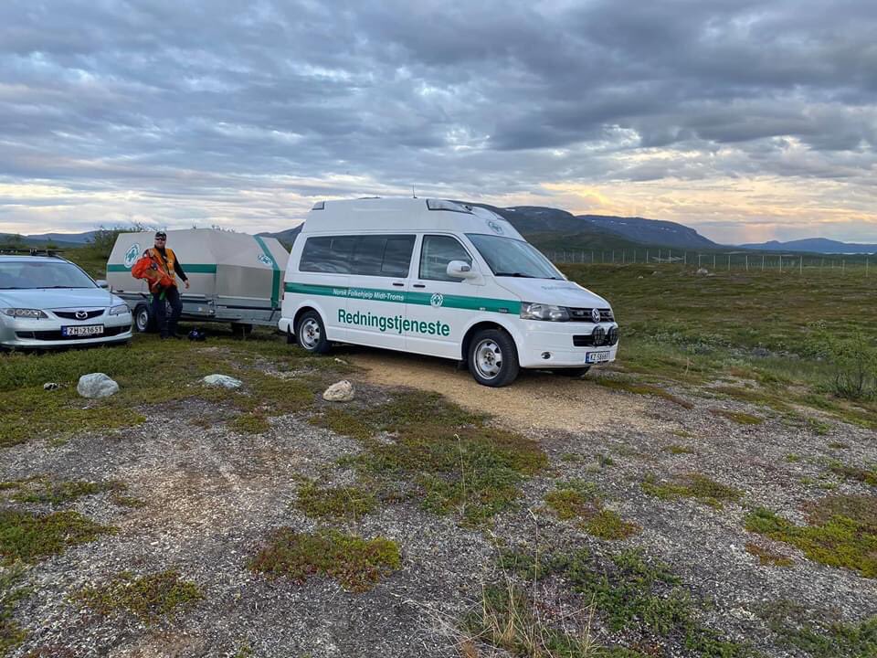 NFMidtTroms's tweet photo. Våre mannskaper rykket torsdag ut til Skibotndalen. Gutt 13år meldt savnet etter fjelltur. Funnet av Ambulansehelikopter fra UNN #redningstjenesten #folkehjelp https://t.co/j87poXHjLq