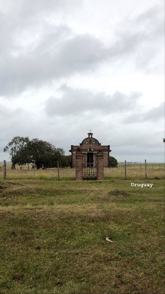 magmontesdeoca's tweet photo. @ElOjoChurrinche @MaraInsSosa1 @pasioncharruauy @camboue @MhPromociones @baez_meroni @OronozDotti @Agronegocios_Uy @JorgeLandi4 @jframos600 Yo les dejo esta construcción cerca de Castro en el Departamento de Flores. 🙌 https://t.co/7FfAdwBDYE