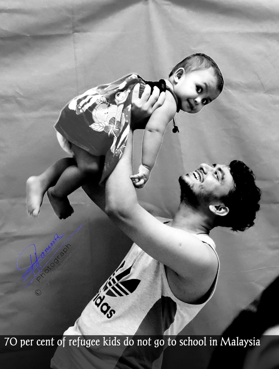 PhotographerH14's tweet image. There are about 175,000 registered refugees and asylum seekers in Malaysia.

m.facebook.com/story.php?stor…

#educationanrights #fundamentalrights #freedomrights #UN #unhcr  #humanrights #rohingya #malaysia #photographerharun #educationmatters  #educationiskey #rohingyakids👦🏻👧🏻👶🏻
