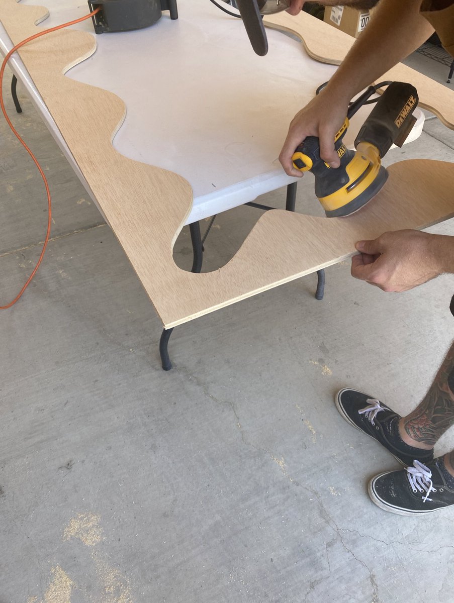 jasmine_blu's tweet image. i saw this mirror online that i fell in love with and my bf ended up recreating it for me and i’m in love with it! it adds so much to the room 💜