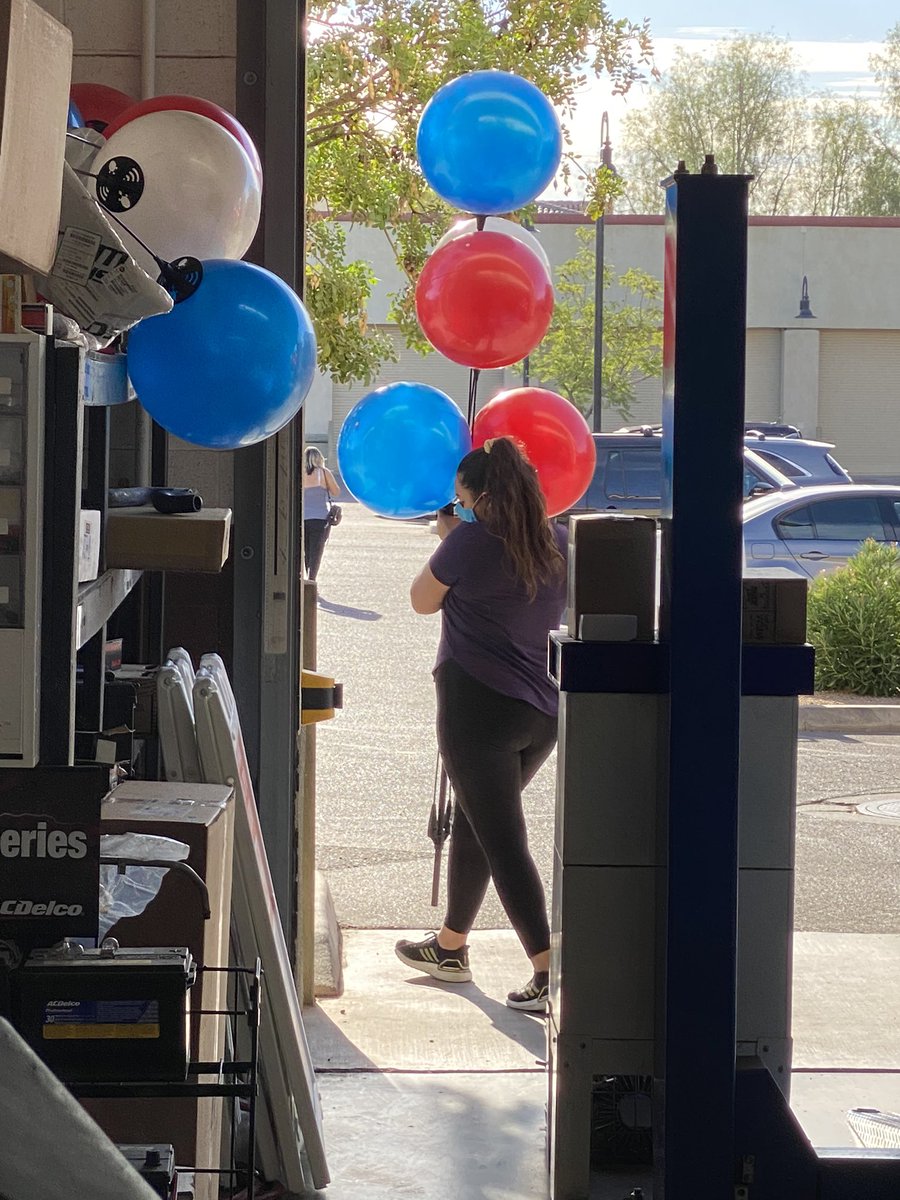 UrMechanic's tweet photo. Hard work. Period.
No formal summer school or sports 🏈 or science or Math 😣
No problem ✅
Live & breathe the small business life while celebrating hard work.
Proud of my little one for her incredible discipline #LifeIt #Schools https://t.co/tgCtScO0DI