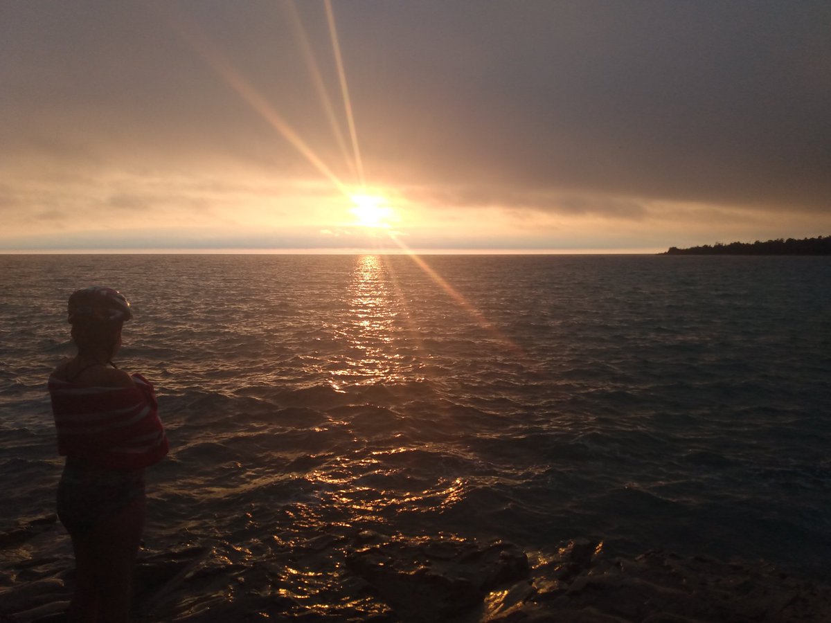 KristinHunt13's tweet photo. @InverhuronPP  you do not disappoint!  Amazing sunset tonight! Thanks for the memories! https://t.co/nJBludnqiV