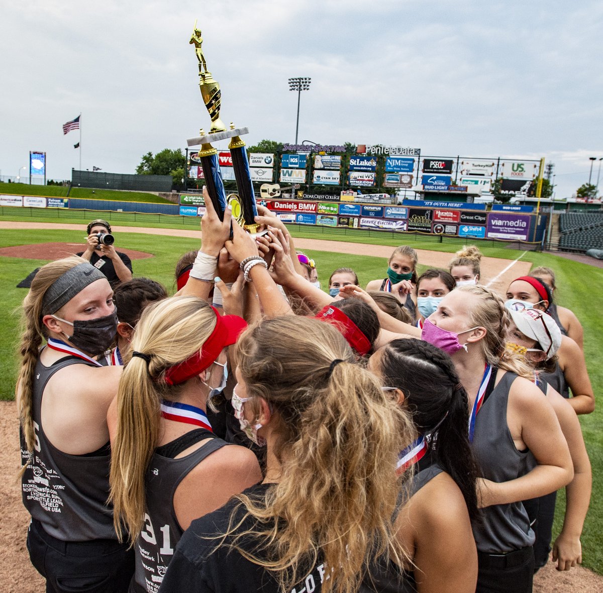 _aprilb_'s tweet photo. Congrats to winners @parklandsball and to runner up @FH_softball in the Lehigh Valley High School Softball Showcase! So much talent in the #LehighValley 
@mcall @KeithGroller @lvvarsity https://t.co/V27gfMDBHR https://t.co/Ebrx2xos3D
