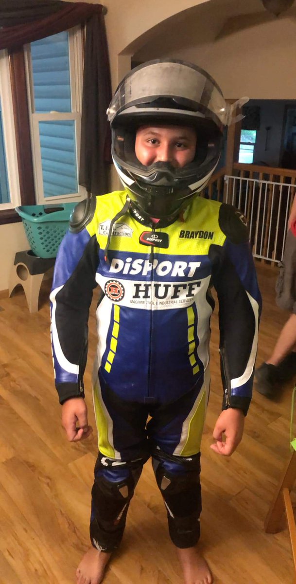 DisportLocus's tweet photo. #disport kid picture. Looking beautiful in #disport_leathers #disportlocus #disportgears #viral #huff #bikerswear #motoamerica #motogp #leather_suits #custom_suits #racingsuits #macacao #custom_leathers #racing #disportusa https://t.co/6hWwCPG7bD