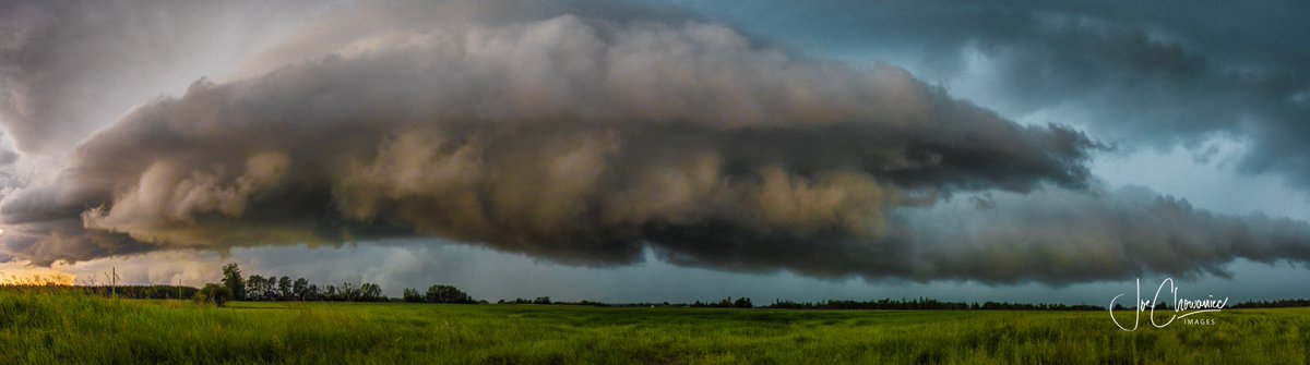 JoeisCranky's tweet photo. Here is my panoramic shot - 4 images - Canon 7Dii, Canon 11-22mm lens.  (View large) Epic Beast of a Storm. #weather #abstorm #yeg #yegwx #storm #shareyourweather #canon @weathernetwork @CanonCanada @mikesobel @jessebeyerWX #yegweather @joshclassenCTV #epic https://t.co/2zk9YaF5hJ