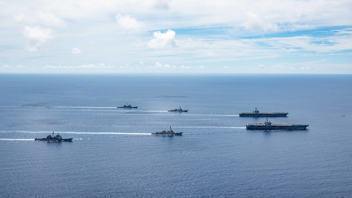 USPacificFleet's tweet photo. #USSNimitz, #USSRonaldReagan Carrier Strike Groups team up, continue #USNavy dual carrier exercises in South China Sea: https://t.co/3RJhxUwklx #CVN68 #CVN76 @US7thFleet #FreeandOpenIndoPacific https://t.co/neKevdUoqe