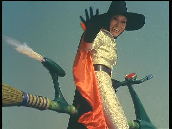 るりあ046 ぱっと思い出せる古い事例だと魔女ベルバラ 5年3組魔法組 が1976年 44年前かー T Co Iliwl0h23m Twitter