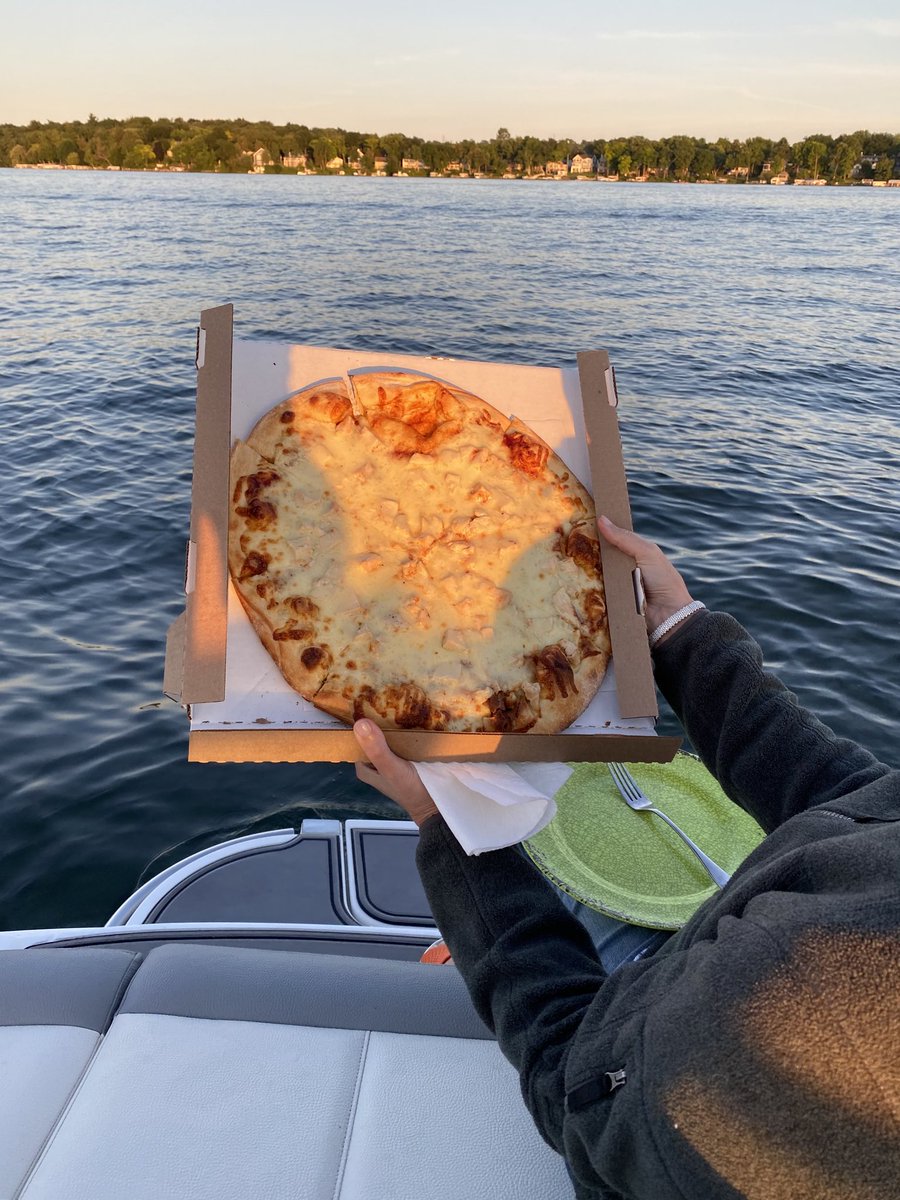 MJAckermanMDPhD's tweet photo. Nothing better than an evening on Green Lake with ⁦@ChristPizza⁩ barbecue chicken #pizza.  Ok - so not quite the same as an evening with my granddaughter, but still pretty incredible.  Thanks Christianos. 😋😋 https://t.co/kv9MMDOQ3H