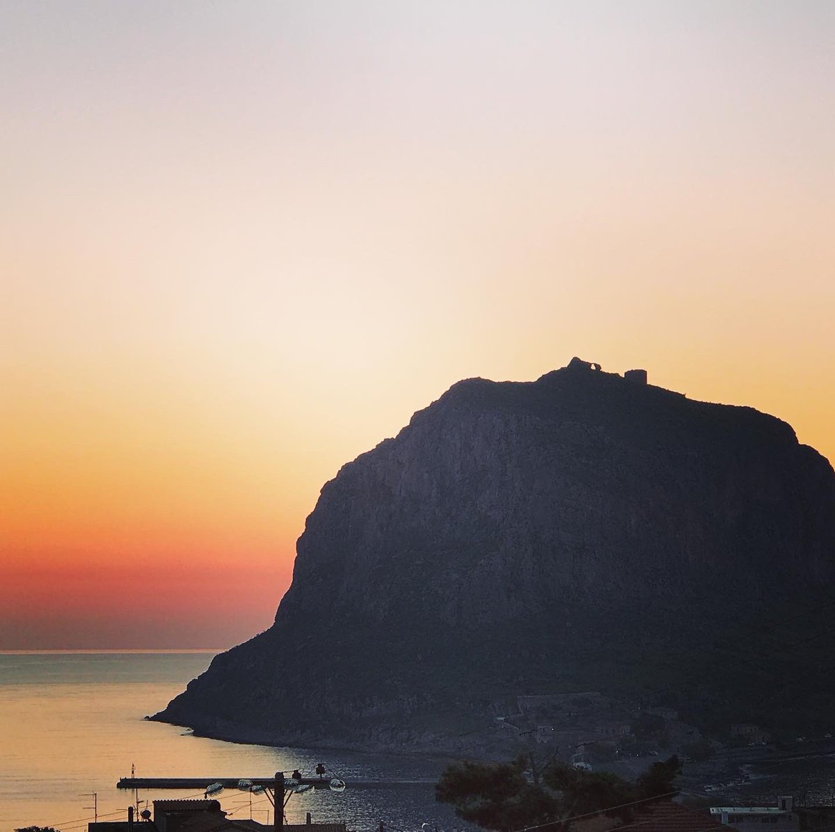 SaraUhacz's tweet photo. Daydreaming about my trip to #Greece a few years back. It was so beautiful, yummy food was &amp; the people were awesome.  I would’t mind another trip...someday...when we can travel again. 
#travel #adventures #exploretheworld #rickstevestours #where2gonext #imisstravelling✈️ https://t.co/7S37Zh4ags