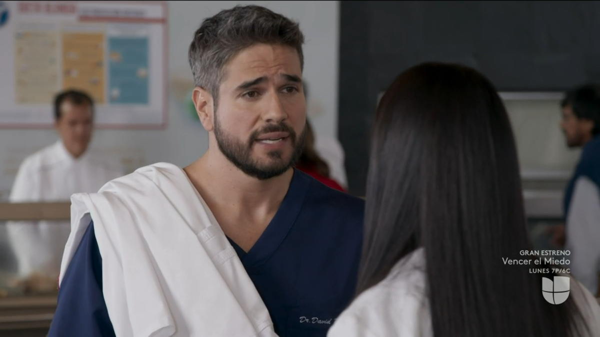 UniNovelas's tweet photo. El #DrParedes sabe perfectamente lo que quiere. 😊 ¿No les encanta? #MedicosUS @DanArenas https://t.co/qYpEtFA053