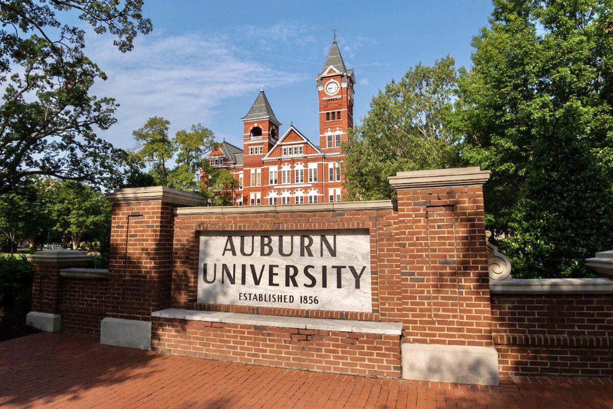 AmazingColleges's tweet photo. Auburn University • Auburn, Alabama https://t.co/euoEFiFADI