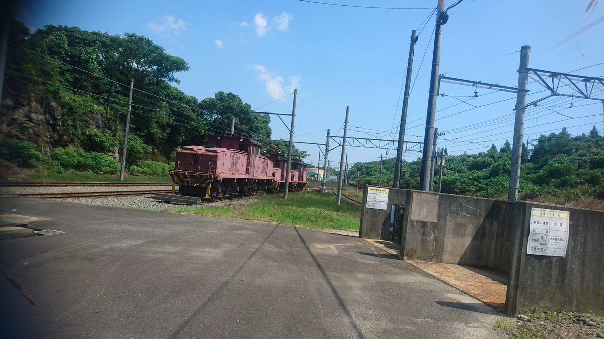 Joh_the_Ace's tweet photo. やっと写真とれた。
三井化学専用線の電気機関車です。
ただ、もう廃線になっております。
#三井鉄道
#22t
#45t
#凸型
#ED201 https://t.co/V8v1FWwPbh