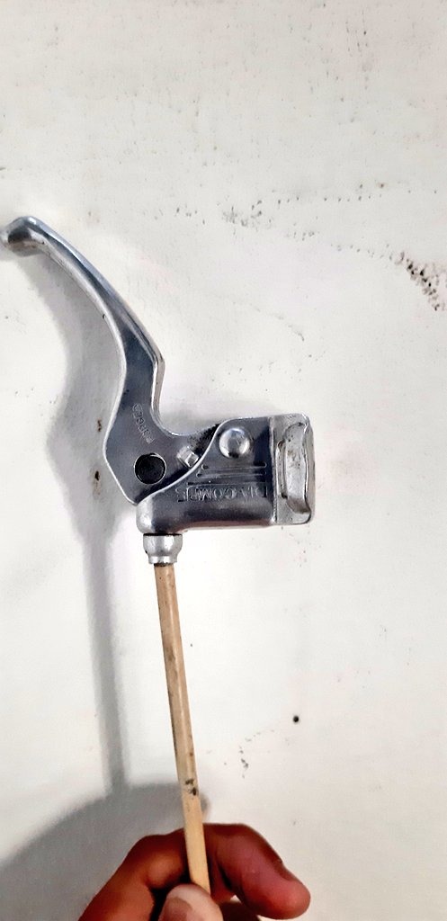 Wibi97302896's tweet photo. U Brake Dia Compe BRS 100 front only (bekas) 
250rb saja
Lokasi klp. Gading jakut 
Minus gak ada pengunci di short lever 
Kirim" insyaallah amanah 
085281428162
#fnfjb https://t.co/eCTnFU6F5z