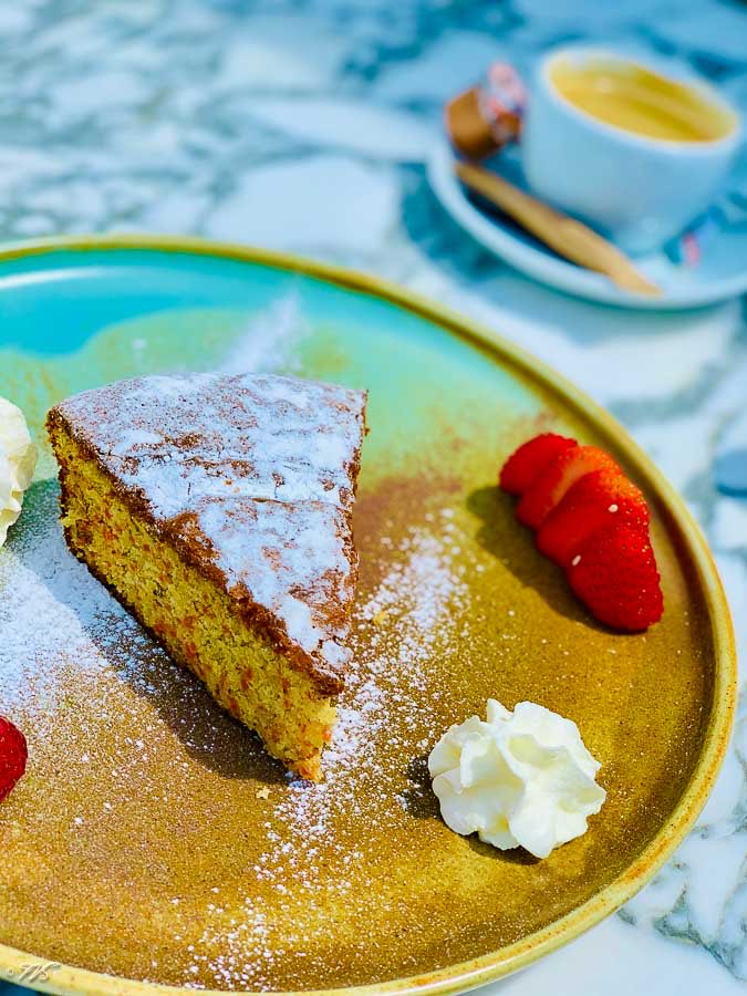 VirtualStylist1's tweet image. Delicous cake at Alex Hotel @CG_Hotels 😍thevirtualstylist.net/restaurants/th…