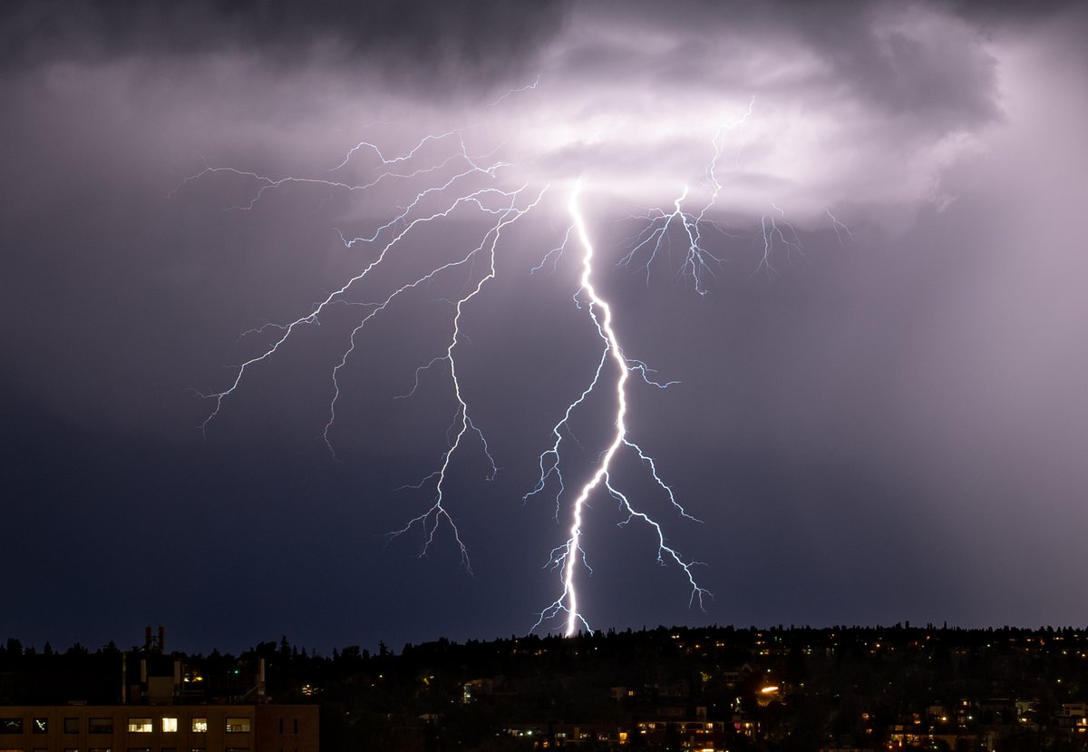 BadWeatherKyle's tweet photo. Pretty great lightning show across Calgary this evening!

Saw a couple of upward strikes off the antennas on broadcast hill! #yyc #abstorm @weathernetwork https://t.co/vKBhjsBk5H