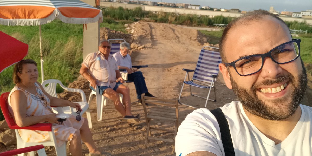 xoladefiesta's tweet photo. Y ya van 6 dias al sol,aguantando 12 horas, mientras @Gloria_Calero no se ha pronunciado,aguantaremos hasta que nos den una solucion o caigamos en redondo.@perlhorta @ximopuig @monicaoltra @joanribo @joanbaldovi @MiChavarria @abalosmeco @lasprovincias @levante_emv @apuntnoticies https://t.co/0GNeqfCNgE