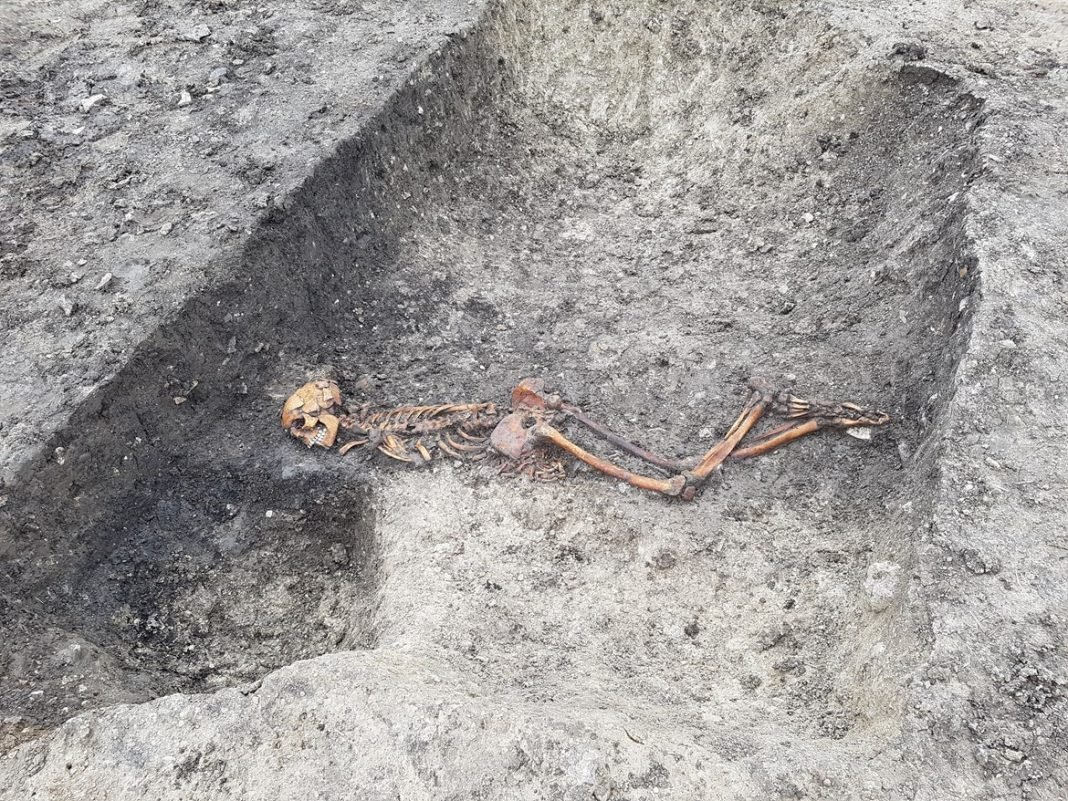  Meutre ou pas meurtre à l'âge du fer en Angleterre sur les fouilles de la HS2 (High Speed 2)? Thread archéologique et bien sûr... Osseux. 