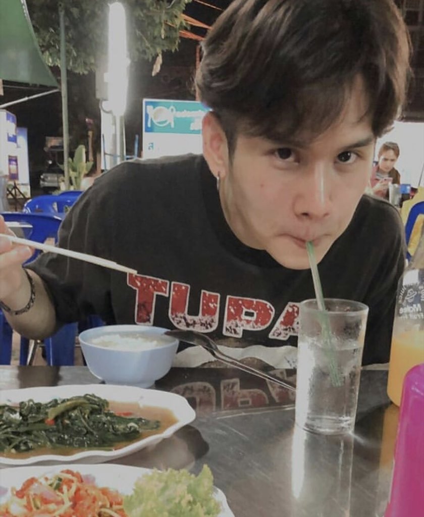 FiatAngelo's tweet photo. รูปนี้แหละเพื่อนบอกว่าหน้าเหมือนอูฐ @mymiene ถ่ายโดย @ffufa https://t.co/r9sMqt2Xj3