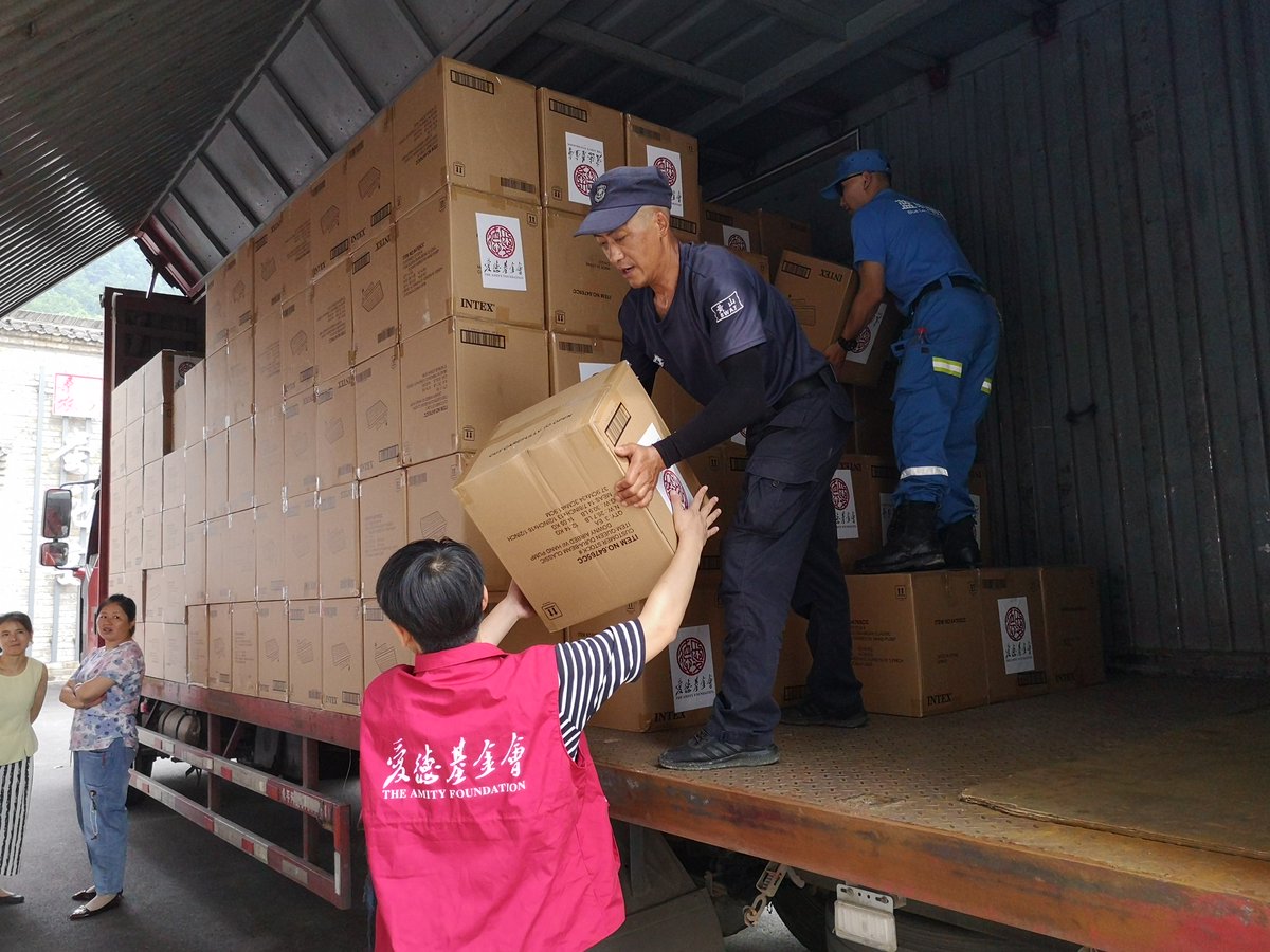 AmityHK's tweet photo. The Latest pictures of Amity's emergency relief response for people affected by the devastating floods in China. Amity staff is continuously providing essential supplies to communities in need. #flooding #ChinaFlooding #DisasterRelief #ChinaFloods2020 https://t.co/avsihkQYr1