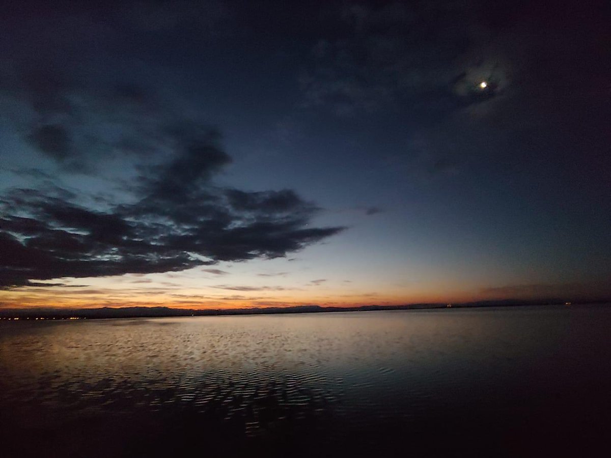 vincenzo5151's tweet photo. Prima la scossa di #Terremoto, poi un’alba livida e fredda.
Strani giorni sul confine orientale, ma da questo 2020 ci si può aspettare ormai di tutto.

#venerdi17 
#BuongiornoATutti https://t.co/MFthEsEyrU