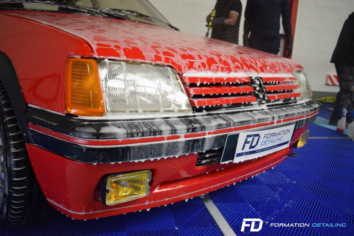 SPFFormation's tweet photo. Nettoyage intérieur et extérieur d'une #205 #GTI chez #formationdetailing
#detailingschool #peugeot #peugeot205 #peugeotsport #peugeot205gti #vintagecar #frenchcars https://t.co/9Hd9EpzPSC