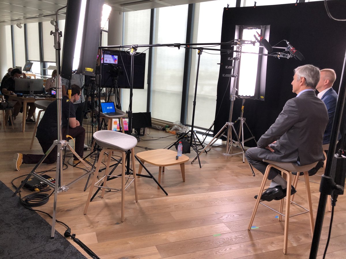 cdonzel's tweet photo. #ConnectionForum - Un grand merci à toute l'équipe de la Content Factory 🎬 pour ce premier jour de live au campus @microsoftfrance ! @purassan &amp; @JP_Courtois on stage 😍. Prochain live dans 50min ⏳! https://t.co/AYA7lNpamN