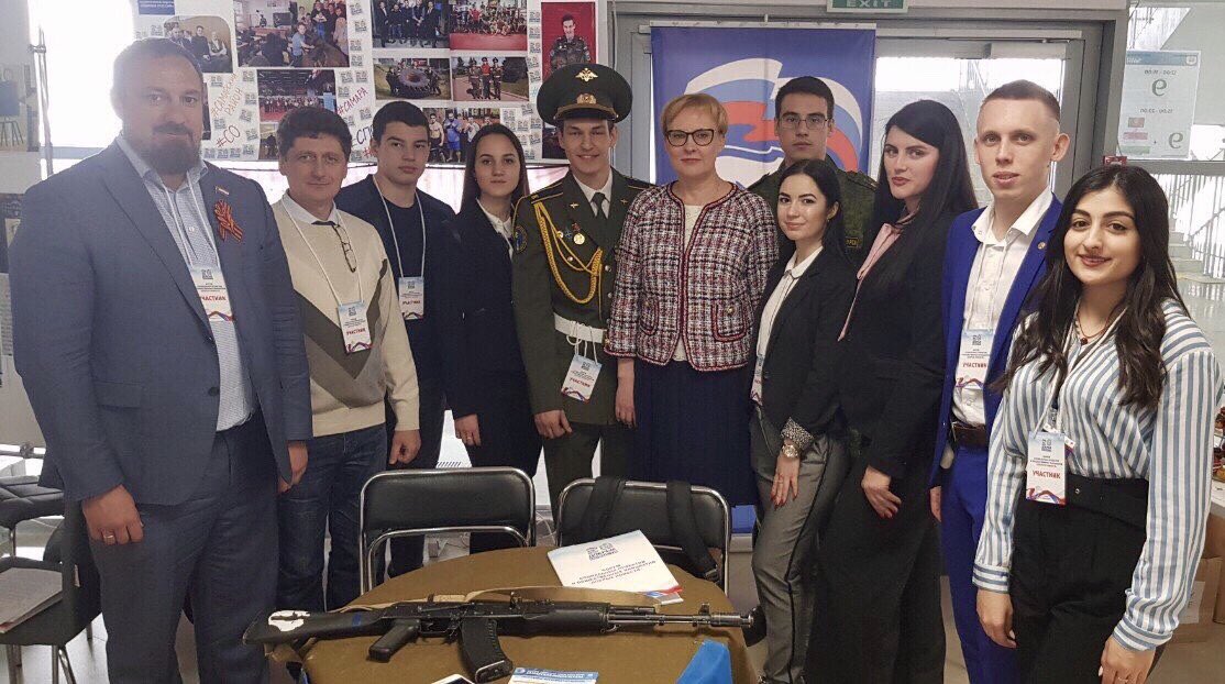 Сегодня отмечает день рождения Глава г.о. Самара – <a href="/E_Lapushkina/">Елена Лапушкина</a>. 
Уважаемая Елена Владимировна, желаем вам счастья, здоровья и добра. Пусть будет прекрасным мир вокруг вас, пусть будет светлым и радостным каждый день!