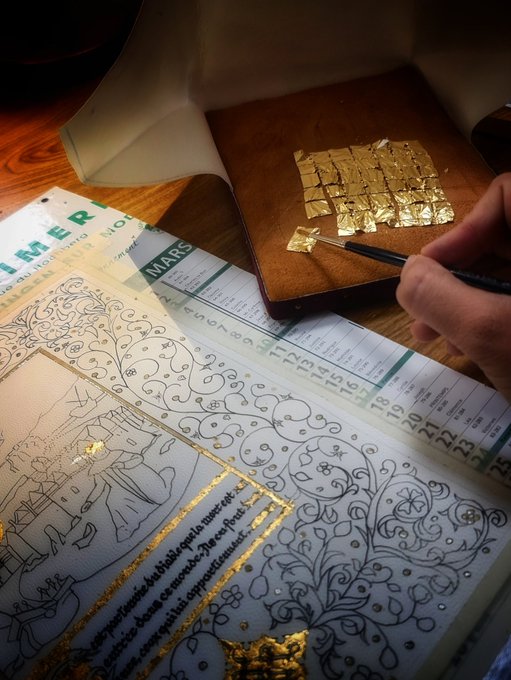 Dernier jour au couvent des S&oelig;urs B&eacute;n&eacute;dictines . Une m&eacute;ditation &agrave; base de parchemin et de feuilles d'or<a href="/tag/massagetha%C3%AF"class="tags"><span>#massagetha&iuml;</span></a>