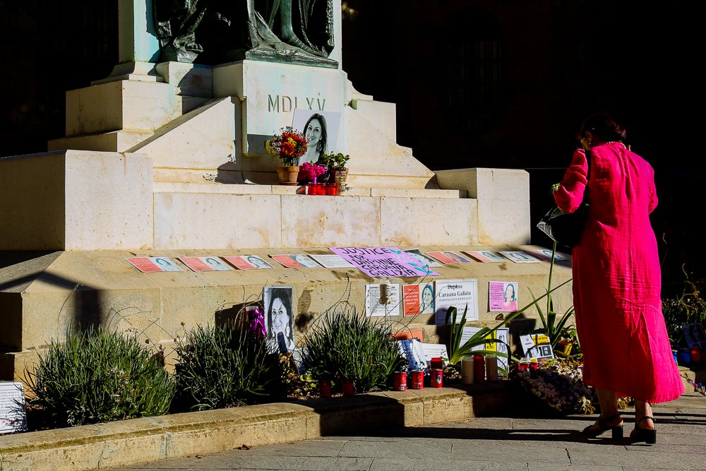 repubblikaMT's tweet photo. 🌿 Forever grateful.
#DaphneCaruanaGalizia. Patriot.
#Vigil for #Truth & #Justice #33months @occupyjusticema @Manwel_Delia We're not stopping until we get #JusticeForDaphne 🌿
@ECPMF @pressfreedom @IFEX @RSF_inter @rebecca_vincent @OCCRP @globalfreemedia @johnsweeneyroar @ICIJorg https://t.co/LWfh6nz9Pr