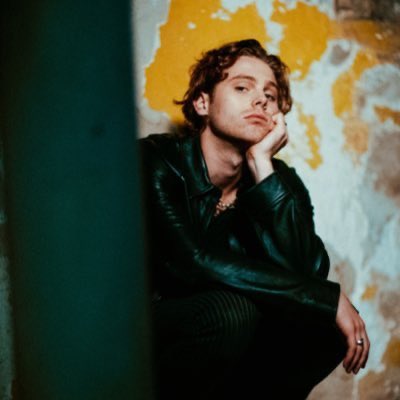 malumsfeels's tweet photo. happy birthday @Luke5SOS! I love you so so so much 💗💗 https://t.co/qn9qPuqCsW