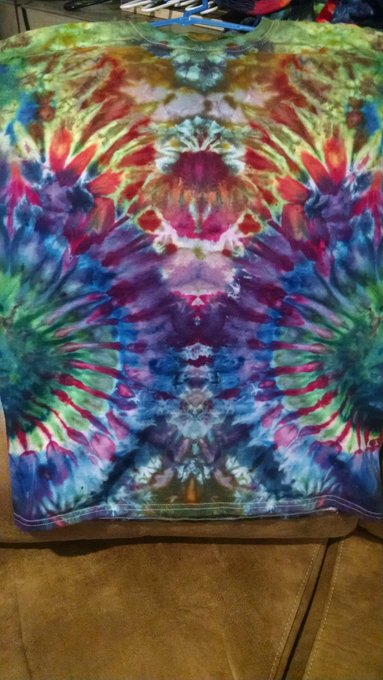 Just made a new tye dye. Love to see how each one turns out. https://t.co/0xKFMH1X8m
