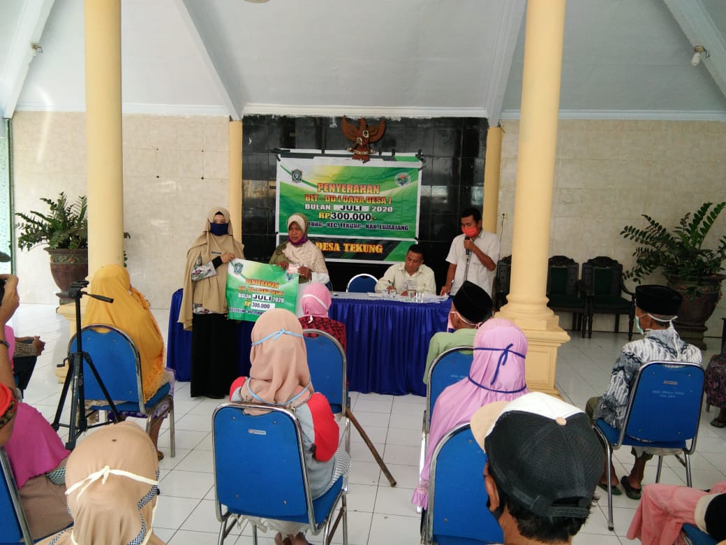 Supri_Jatim's tweet photo. Alhamdulillah #BLTDDjuli300rb sdh salur Desa Tekung 144 KK.
#tppijatim
#tppilumajang

@jokowi @halimiskandarnu 
@anwsanusi @thoriqul_haq
@malik_haramain @imansyukri
@taufikmadjid71 @fachrilabalado 
@azzameldzikrie @tppkemendes 
@KemenDesa @kpw4jatim
@ahmad_dewanto @bakronhadi80 https://t.co/WPZukrsdkT