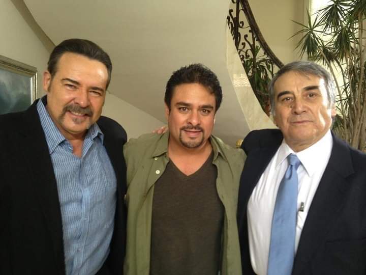 CesarEvora_FC's tweet photo. Grabando en la mansión de Daniela Romo con ella,eduardo liñan y #CesarEvora para la telenovela "La Tempestad"🎥📺

#FotoFB #AndresGutierrezThor https://t.co/cywG5T23bG
