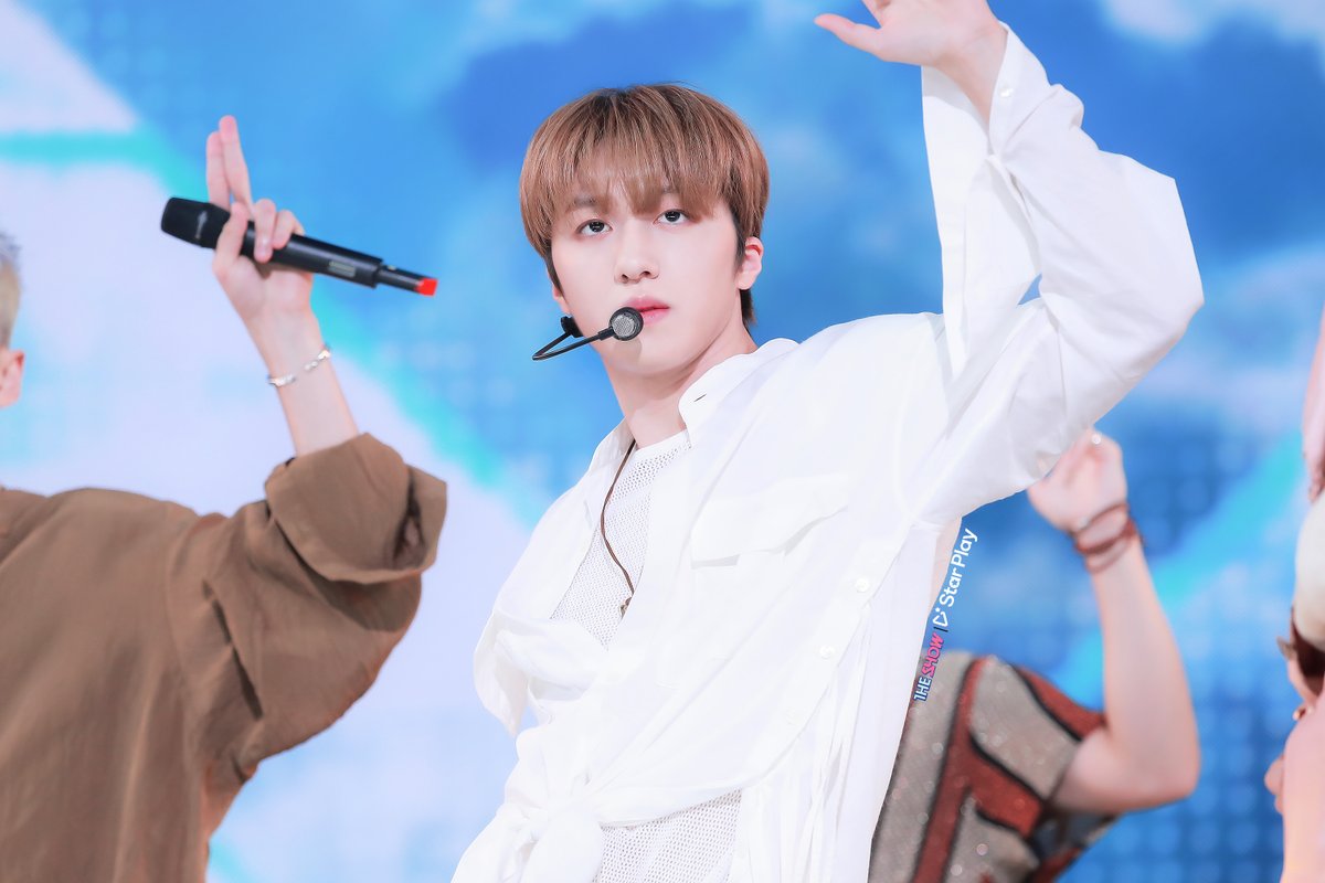 mystarplay's tweet photo. 청량섹시 #sf9 너무 감격스러워요... #판타지 분들도 그렇죠?!?? 청량이 사람으로 태어나면 #셒구 아닐까요? 진짜 신인 것 같아요. 청량신...💙

@SF9official #영빈 #인성 #재윤 #다원 #로운 #주호 #유태양 #휘영 #찬희 #스타플레이 #starplay #SBSMTV #THESHOW #더쇼 #gleammedia https://t.co/AWFJi4P8nd