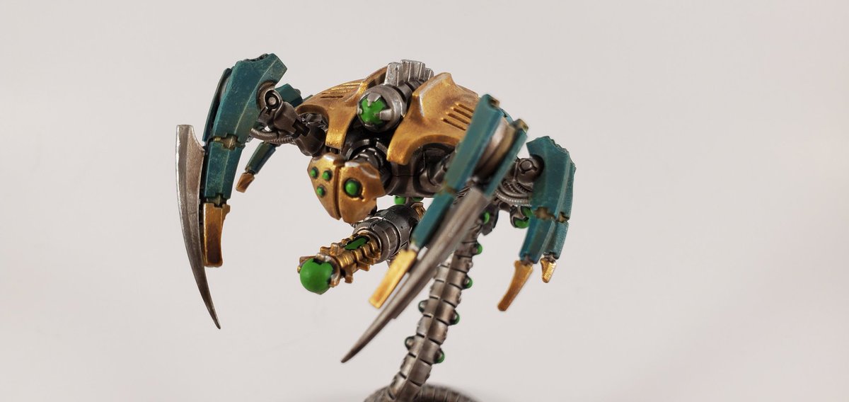 jesteringglass's tweet photo. Finally got some more paint on my necrons! The wraiths are my favorite unit from this army. Feels good finally having them worthy of being on the table. #warhammer40k #paintingmini https://t.co/DU3EOz9G9v