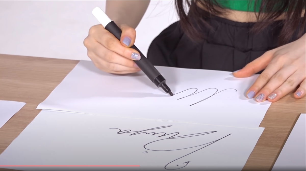 WithU1Niziu's tweet photo. マヤさんのはこの時点でほぼ決まった気がする。
#NiziU #MAYA #マヤ #autographevent https://t.co/OAKv08evt6
