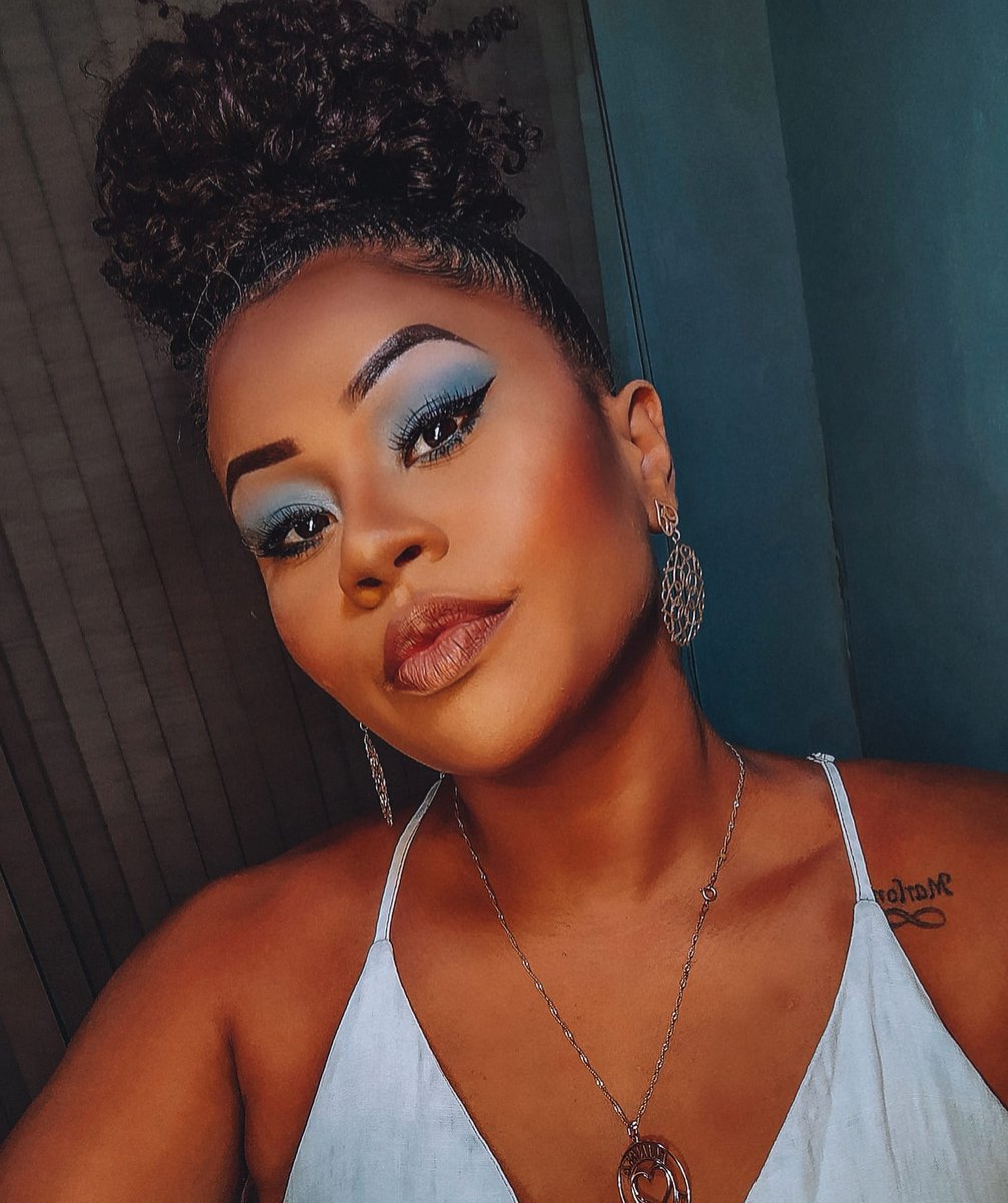 Wellenketlley's tweet photo. Azul 💙
.
.
#love #instagood #photooftheday #hashtagsbrasil #makeup #makerj #maquiadora #maquiar #makro #maquiagemnoivas #novaiguaçu #riodejaneiro #negra 😉 https://t.co/O31BFvF3my