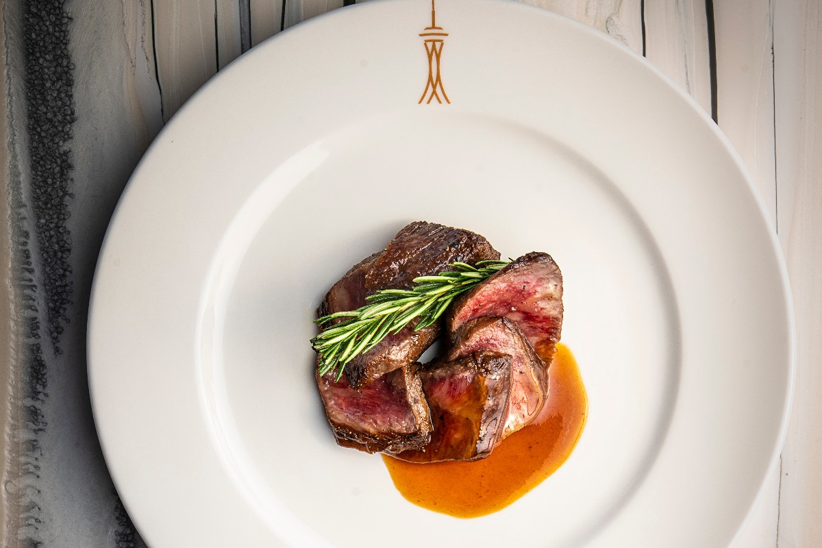 stratvegas's tweet photo. Dinner at Top of the World? Don't mind if Wagyu. ๐ #STRATeats https://t.co/gSDzsSTW31