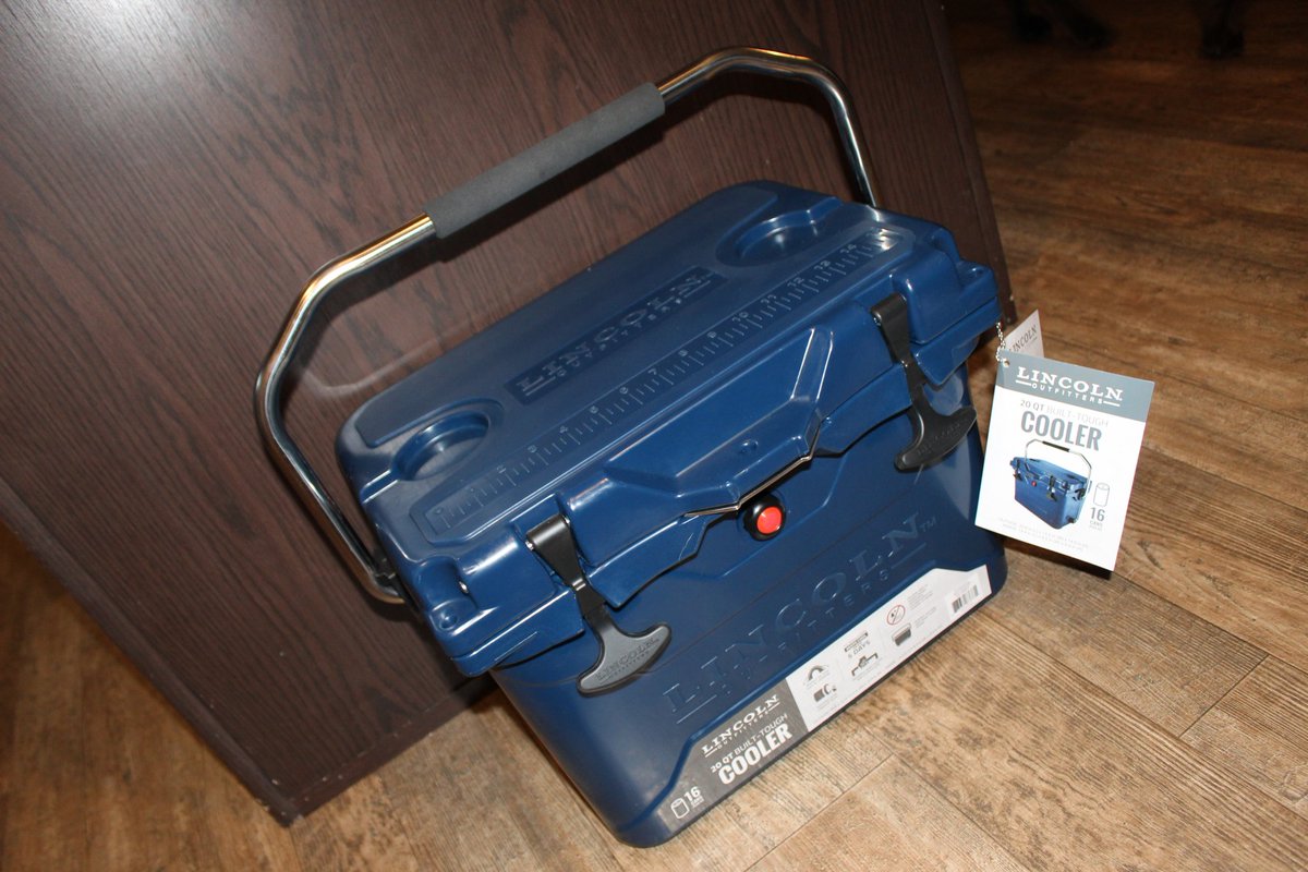 tweetmemichael's tweet photo. Been wanting a good, high performance cooler, for a while, but with the lake trip, the heat of the summer, and summer adventures to come, I knew I had to have one! Here's to a good cooler, supporting a company who backs 2A, and not spending 300 on a cooler! 🇺🇸 🥶
#notayeti https://t.co/OHd6QIhaom